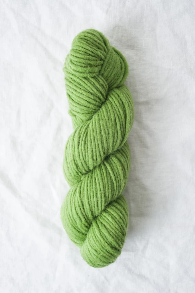 032 quince and co puffin wool knitting yarn snap pea 1024x1024